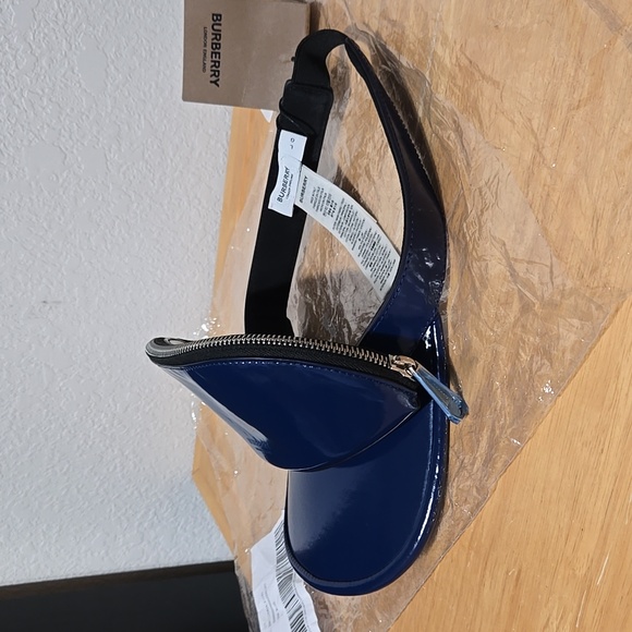 BURBERRY Ink Blue Removable Zipper Pocket Vinyl Visor Logo NWT - Picture 2 of 16